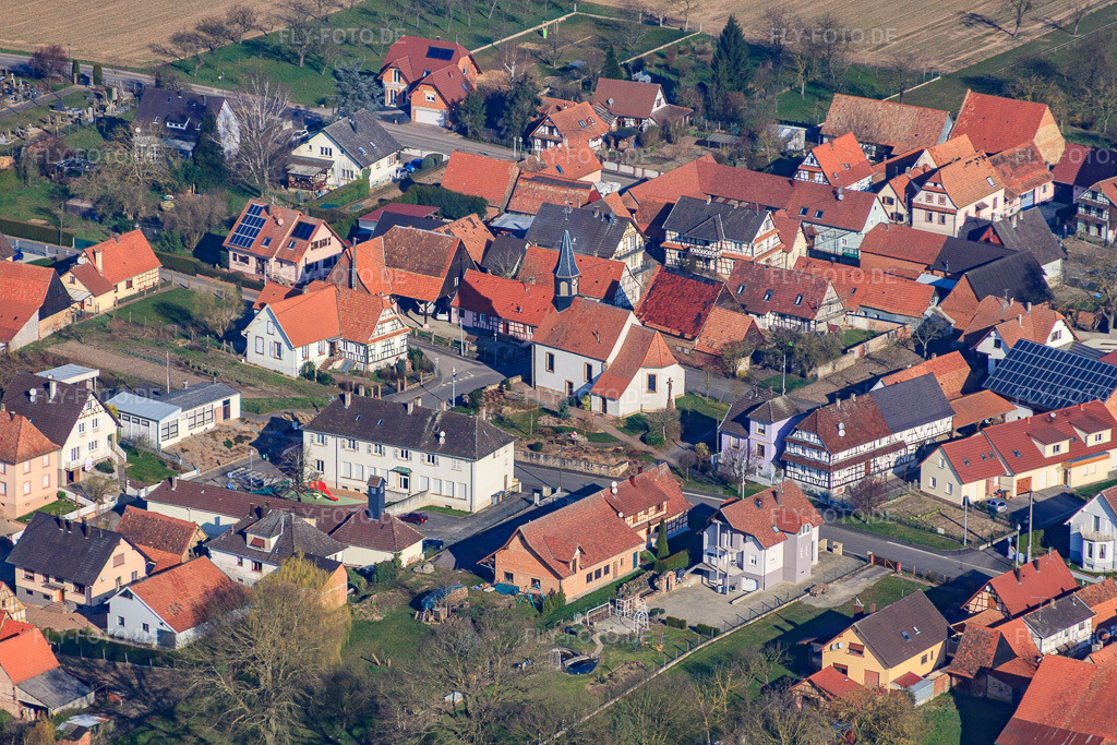 Luftbild: Eglise catholique Saint-Georges de Schwabwiller und Schule in Betschdorf im Bundesland Bas-Rhin in Frankreich. – Foto: IMG_62746.jpg vom 09.03.2014 durch Werner Riehm/FLY-FOTO.de – Auflösung des Originals: 4752 x 3168 px