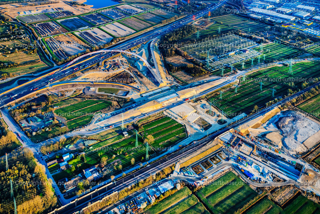 Hamburg_Autobahn_Baustelle_A7_A26_Anschluss_ELS_3045280325 | HAMBURG 28.03.2025 Autobahn- Baustelle mit Erschließungs- , Aufschüttungs- und Erdarbeiten entlang der Trasse und des Streckenverlaufes " Anschußstelle A26 A7 " in Hamburg, Deutschland. // Motorway- Construction site with earthworks along the route and of the route of the highway " Anschussstelle A26 A7 " in Hamburg, Germany. Foto: Martin Elsen