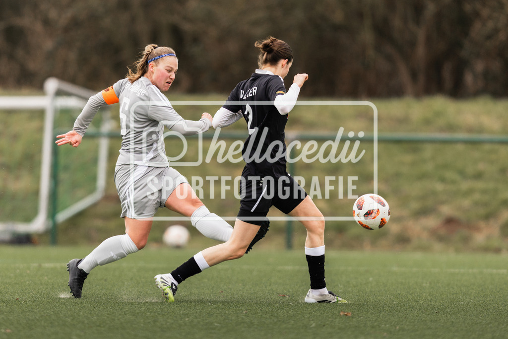 Fußball I Frauen I Saison 2025-2026 I Testspiel I DjK Wacker Mecklenbeck - BW Hollage I 08.02.2026-024 | Svenja Torbecke (6, BW Hollage) Olivia Zitzer (2, Wacker Mecklenbeck) - Realisiert mit Pictrs.com