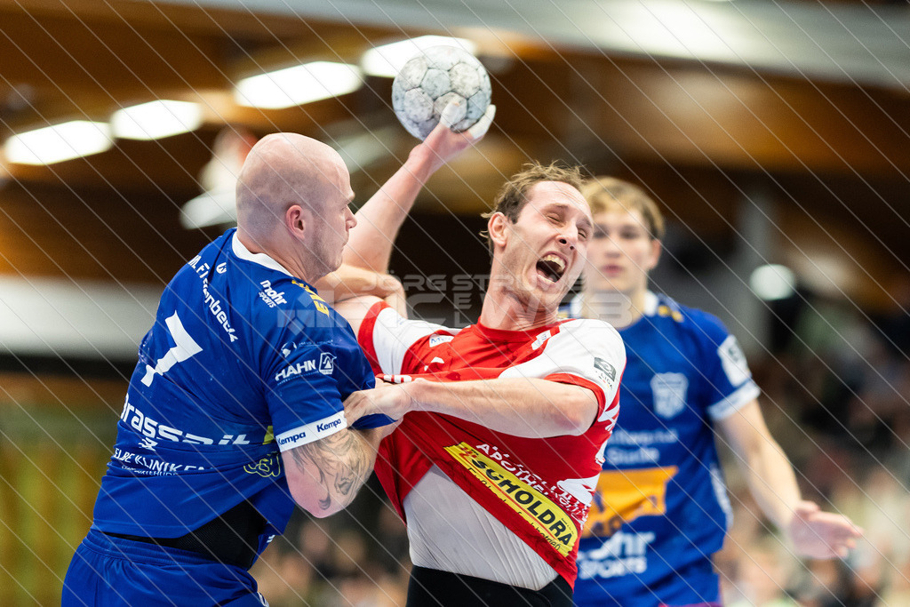 20251011_Picselweb-Fotografie_2R3_2621 | Michel Brassait (7, VfL Fredenbeck), Marvin Michalczik (2, Ahlener SG) - Realisiert mit Pictrs.com