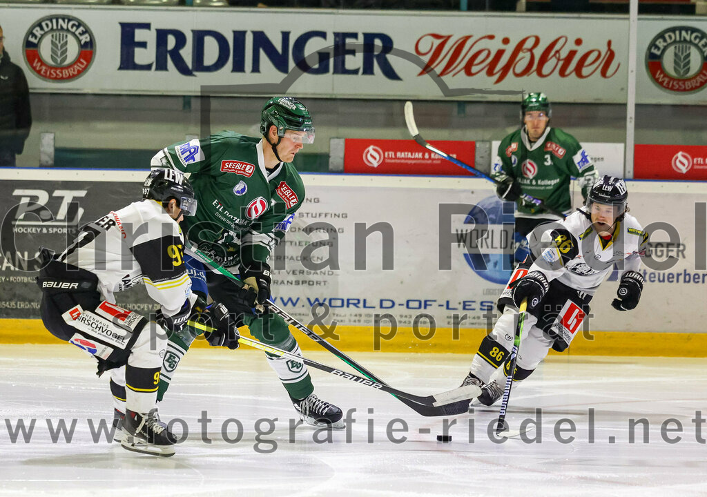 2023-11-17_037_TSV_Erding_gegen_EA_Schongau | Erding, Deutschland, 17.11.2023:
Eishockey, Bayernliga Vorrunde 2023 / 2024, 10. Spieltag, TSV Erding gegen EA Schongau, Endergebnis: 12:4

Kevin Steiner (EA Schongau, #97), Mathieu Newcomb (EA Schongau, #86)

Foto: Christian Riedel / fotografie-riedel.net