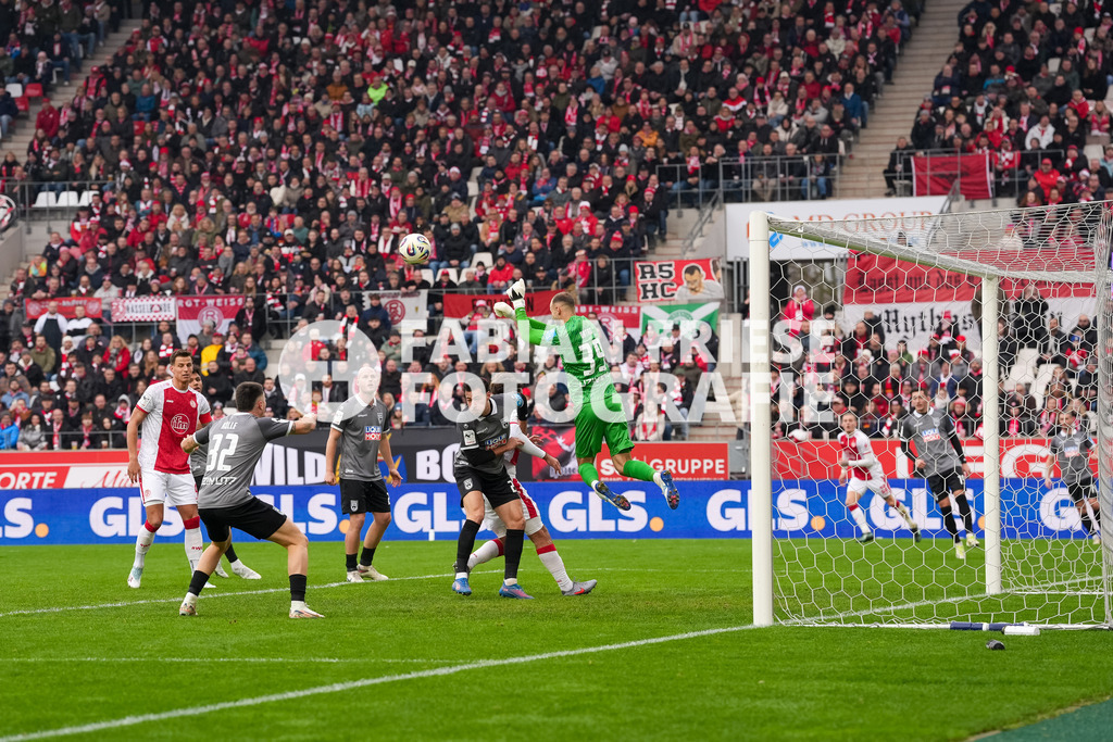 GER Rot-Weiss Essen vs. SSV Ulm, Fussball, 3. Liga, Spieltag 19, Saison 2025/2026, 20.12.2025 | GER Rot-Weiss Essen vs. SSV Ulm, Fussball, 3. Liga, Spieltag 19, Saison 2025/2026, 20.12.2025Foto: Fabian Friese - Realisiert mit Pictrs.com