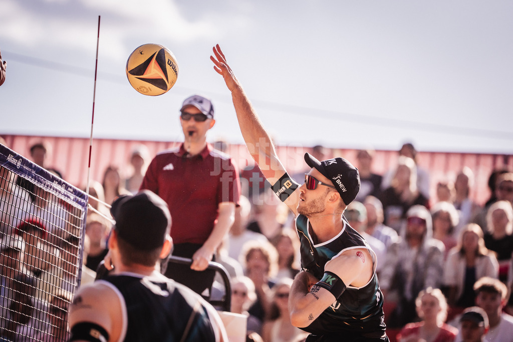 Beachvolleyball | Männer | Allianz German Beach Tour 2025 | Tourstop Düsseldorf | 16.05.2025 | Angriff von Clemens Wickler