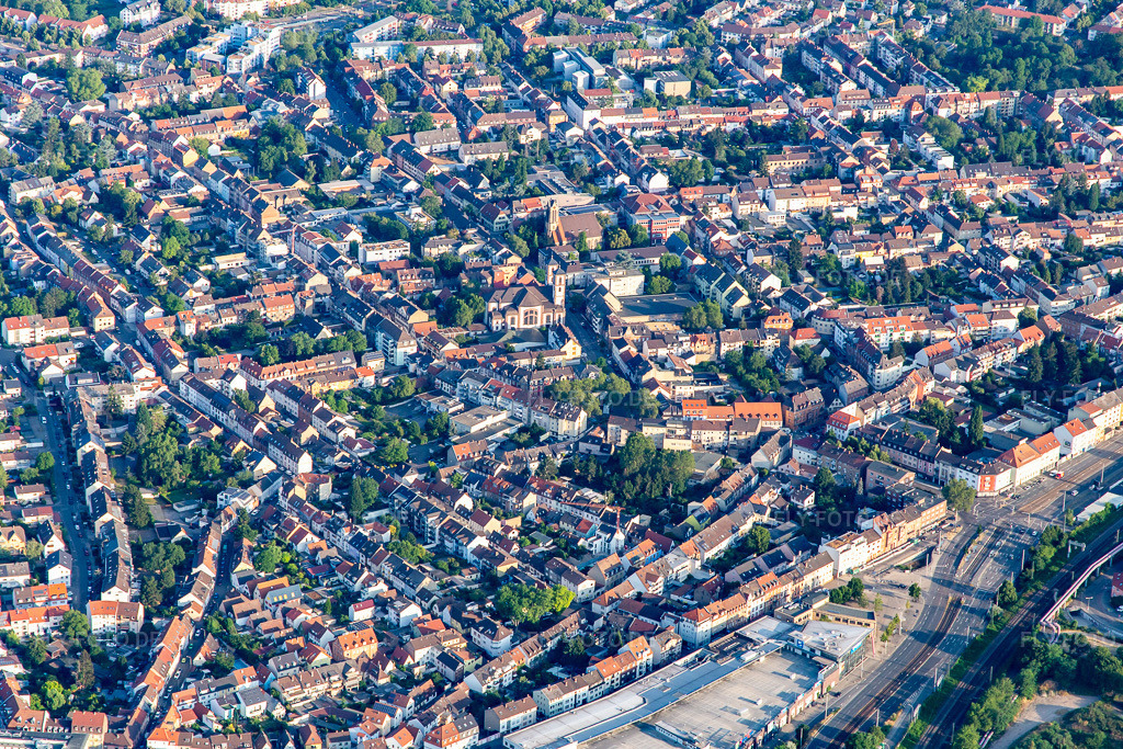 Luftbild: Luisenstr im Ortsteil Neckarau in Mannheim im Bundesland Baden-Württemberg in Deutschland. Foto: IMG_136869.jpg vom 24.06.2023 durch Werner Riehm/FLY-FOTO.de