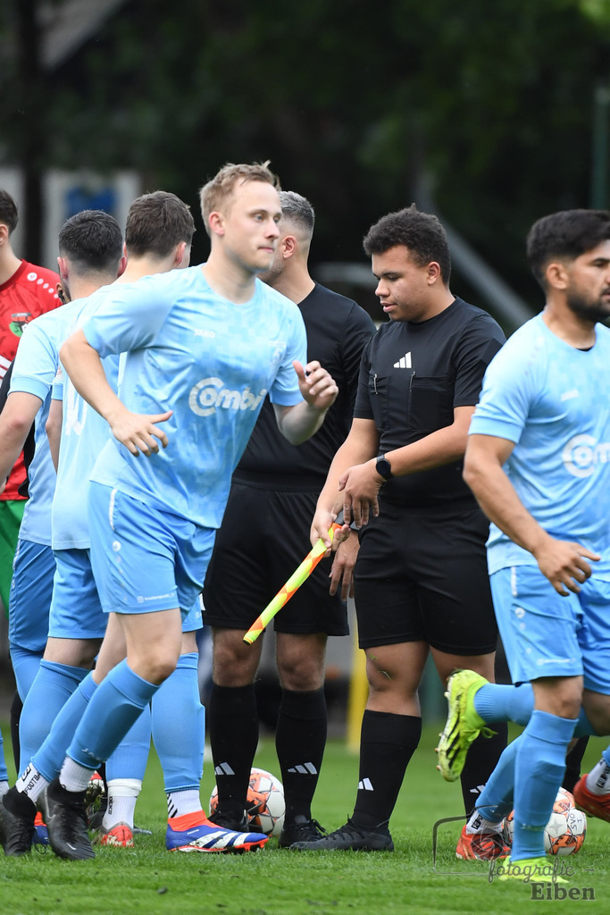 BV Bockhorn-SG FriPe | Relegation zur Kreisliga; BV Bockhorn (weiß)-SG FriPe (rot) am 05.06.2025 in Oldenburg/Ofenerdiek (Lagerstraße), Photo: Philip Eiben 2025 - Realisiert mit Pictrs.com