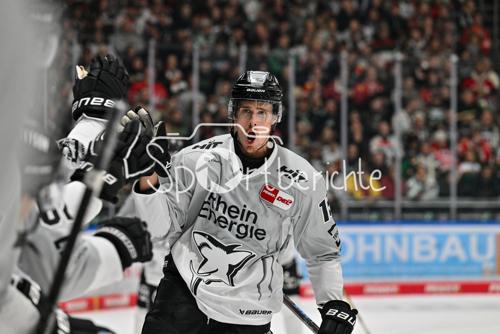 Augsburger Panther - Kölner Haie | Jubel der Haie nach dem Treffer zum 2-4 durch Louis-Marc AUBRY (Koelner Haie #15)  / Tor / Torschuetze / Freude / happy / DEL: Augsburger Panther - Kölner Haie, Curt Frenzel Stadion am 29.09.2024