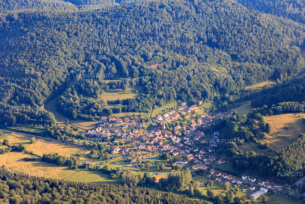 Dorfansicht aus Südosten | Luftbild: Dorfansicht aus Südosten in Bobenthal im Bundesland Rheinland-Pfalz in Deutschland. Foto: IMG_120930.jpg vom 26.06.2020 durch ©2025 Werner Riehm fly-foto.de/copyright - Realisiert mit Pictrs.com
