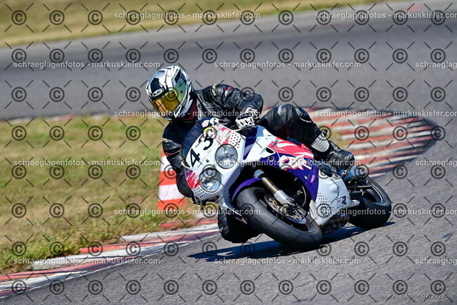 25bc03-1675 | markuskiefer.com - Realisiert mit Pictrs.com