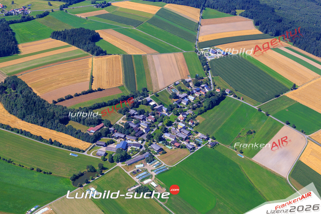 Die Luftaufnahme Birk - Weissenstadt wurde vom UL-Flugzeug (keine Drohne) aus fotografiert.Hohe Druck- Auflösung-die Geschenkidee!