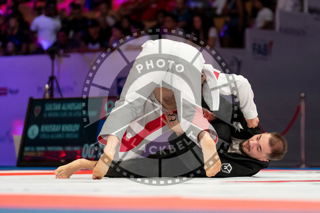 20231109PBB4943 | Fighters compete during the AJP World Professional Championship in the Mubadala Arena in Abu Dhabi, Arab United Emirates, on November 9, 2023.