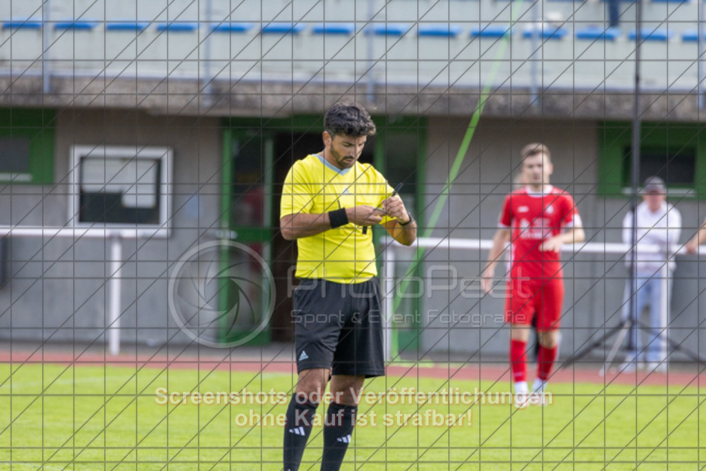 20250824_161251_0182 | #,1.FC Eislingen (blau) vs. MTV Stuttgart (rot), Fussball, Landesliga 2 - wfv, 02. Spieltag, Saison 2025/2026, Rasenplatz, Eichbachstation, Haldenstraße, 73054 Eislingen, 24.08.2025 - 15:00 Uhr,Foto: PhotoPeet-Sportfotografie/Peter Harich