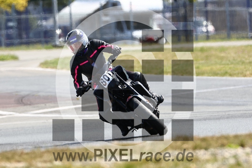 0801-20240812_02508 | Schöne Erinnerungen an spannende Momente - das festzuhalten ist unser Job. PIXELrace.de ist seit 2003 auf den Rennstrecken Europas unterwegs um die Action draußen beim Fahren und die wunderbare Stimmung imm Fahrerlager für euch einzufangen.