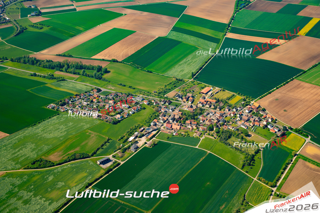 Das Luftbild zeigt : Püssensheim Prosselsheim - Die Luftaufnahme wurde 2024 vom UL-Flugzeug aus erstellt ( keine Drohne ) - Hochauflösende Luftaufnahme - Für grossformatige Ausdrucke geeignet. Die Geschenkidee !Mit Lizenz und Bildrechte bestellbar