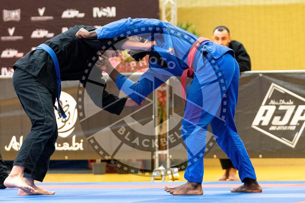 20231118PBB10526 | Fighters compete during the AJP Tour 600 Frankfurt Championship in Frankfurt/Main, Germany, on November 18, 2023.