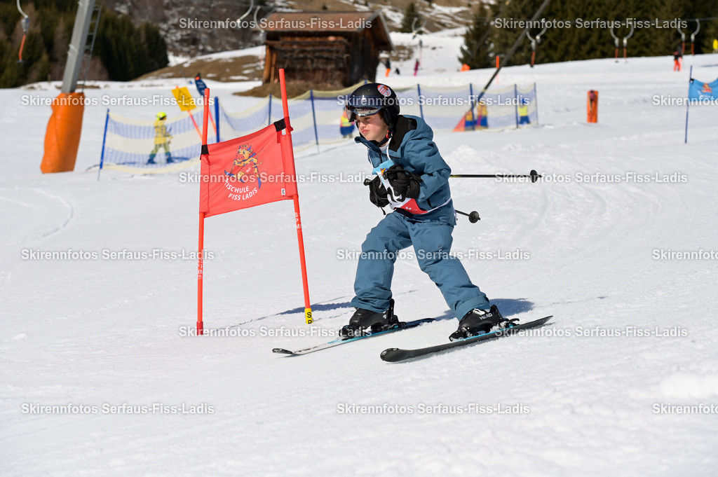 SRF_27.02.2026_689 | Skirennfotos,Serfaus,Fiss,Ladis,Kinderskirennen,Winter,Tirol,Oberland,skirace,SFL,feelfree,weil wir's genießen,ski,Ski,skifahren,Sonnenplateau, - Realisiert mit Pictrs.com