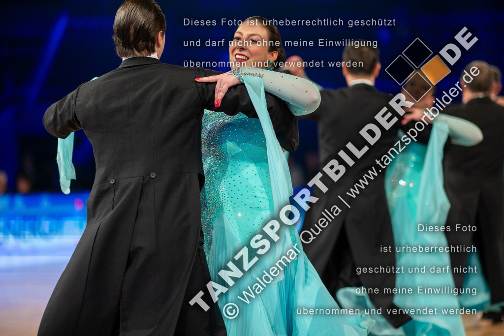 20251206-00932 | Hier finden Sie Tanz Bilder vom Latein und Standard Formationen tanzen. Sportbilder vom Tanzsport. Schöne Fotos und von Weltmeisterschaft, Europameisterschaft, Bundesliga, Regionalliga, Oberliga und Landesliga sowie von GOC Stuttgart, DanceComp, WM Bremen