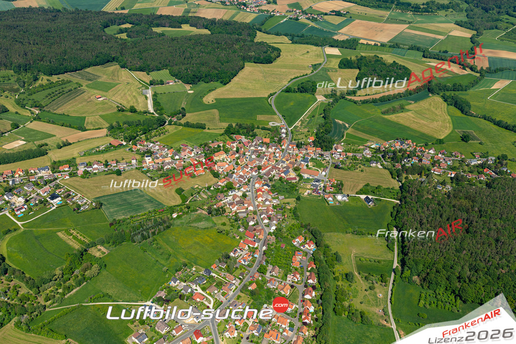 Die Luftbildaufnahme Ermreuth - Neunkirchen am Brand wurde 2020 mittels Flugzeug (keine Drohne) erstellt. Perfekte Schärfe und Druck- Ergebnisse- Garantiert!