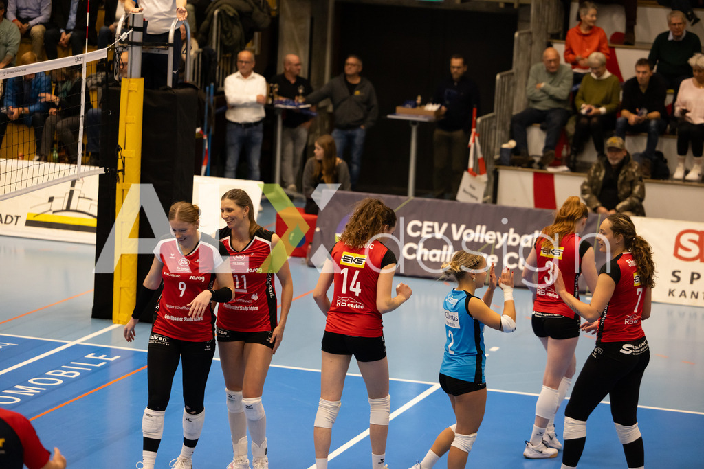 Volleyball I Frauen I Saison 2025-2026 I CEV Volleyball Challenge Cup 2026 | Women I 16th Finals I VC Kanti Schaffhausen - TJ Ostrava I 03.12.2025 | Hochwertige Sportfotos kaufen & lizenzieren für Medien, Vereine, Agenturen & Sportler:innen. Entdecke professionelle Sportfotografie im Bildshop von Alexander Franzen. - Realisiert mit Pictrs.com