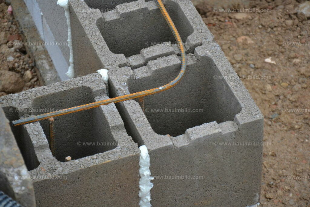 bib-lg07-mauerarbeiten-0071 | Nach LV-Leistungsgruppen sortierte Detailfotos über den Bau eines Hauses. Alle Hausbau-Bilder direkt vom Urheber und Autor der Website Haus-Selber-Bauen.com