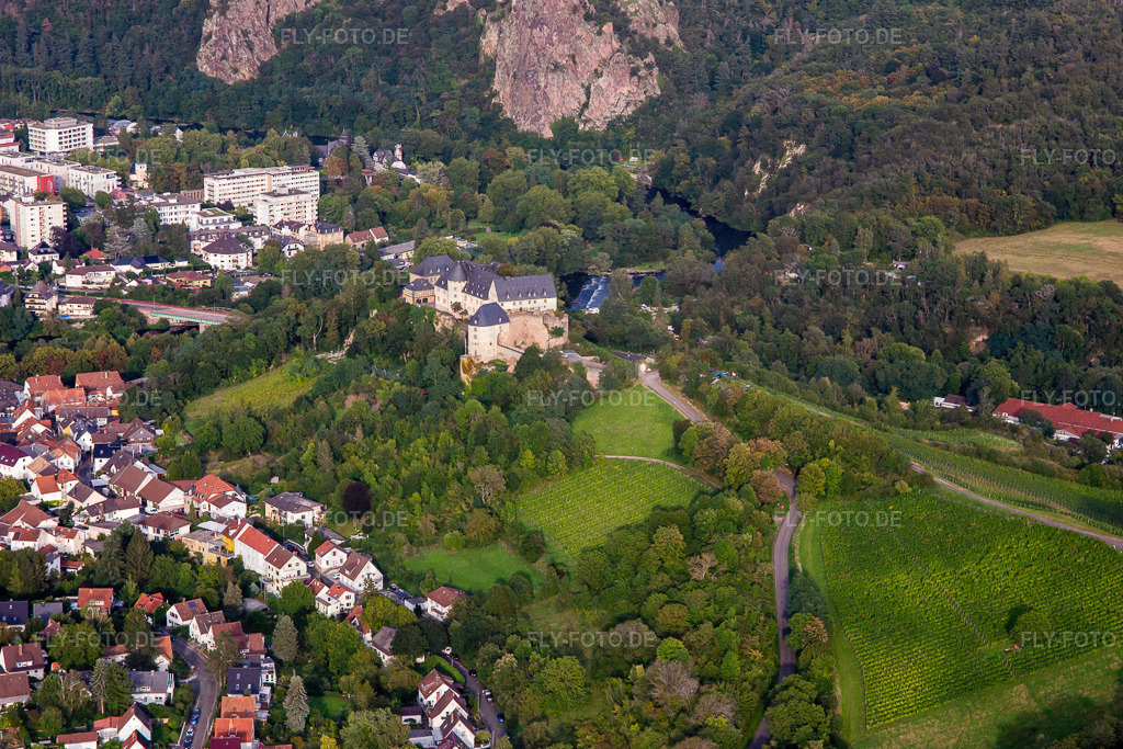 Schloß Ebernburg / Evangelische Familienferien- und Bildungsstätte Ebernburg https://tagungshaus.ekhn.de http://www.ebernburg.de/ | Luftbild: Schloß Ebernburg / Evangelische Familienferien- und Bildungsstätte Ebernburg https://tagungshaus.ekhn.de http://www.ebernburg.de/ im Ortsteil Ebernburg in Bad Kreuznach im Bundesland Rheinland-Pfalz in Deutschland. Foto: IMG_138252.jpg vom 03.09.2023 durch ©2025 Werner Riehm fly-foto.de/copyright - Realisiert mit Pictrs.com