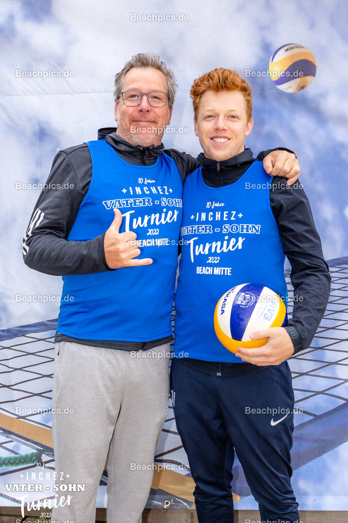 2022-00063131-Vater-Sohn-Turnier-Teamfotos-2 | 26.05.2022; Berlin Foto: Gerold Rebsch - www.beachpics.de