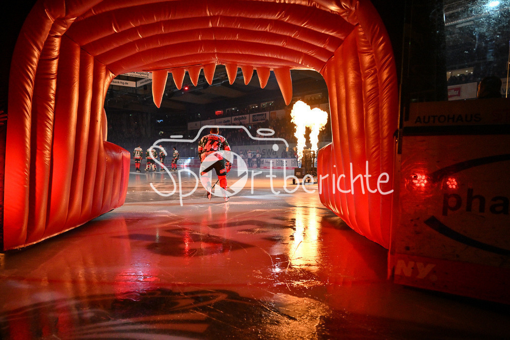 Augsburger Panther - Nürnberg Ice Tigers | Einlauf der Panther / DEL: Augsburger Panther - Nuernberg Ice Tigers, Curt Frenzel Stadion am 06.12.2024 / Nolan ZAJAC (Augsburger Panther #44)