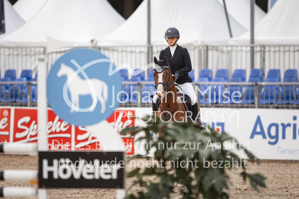 240906_BuCha_PonyA-5j-109 | Deine schönsten Turniermomente als professionelle Fotos! Entdecke hochwertige Pferdesport-Fotografie im Online-Shop. Jetzt Fotos finden & bestellen!