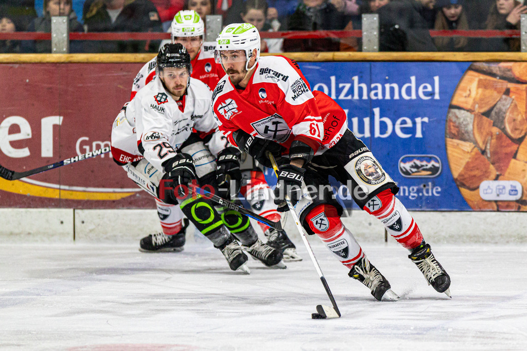 Spiel 1 Finale TSV Peißenberg Miners vs EHC Königsbrunn | Eishockey Bayernliga Playoffs 2023/2024, Spiel 1 Finale TSV Peißenberg Miners vs EHC Königsbrunn, 20240322,
Martin ANDRÄ (Miners 61) in Aktion,
2024-03-22 in Peißenberg (Eisstadion)
61 Martin ANDRÄ (Miners 61), 29 Dominic ERDT (EHC 29)
Copyright: WolfgangxLindner foto-lindner.de