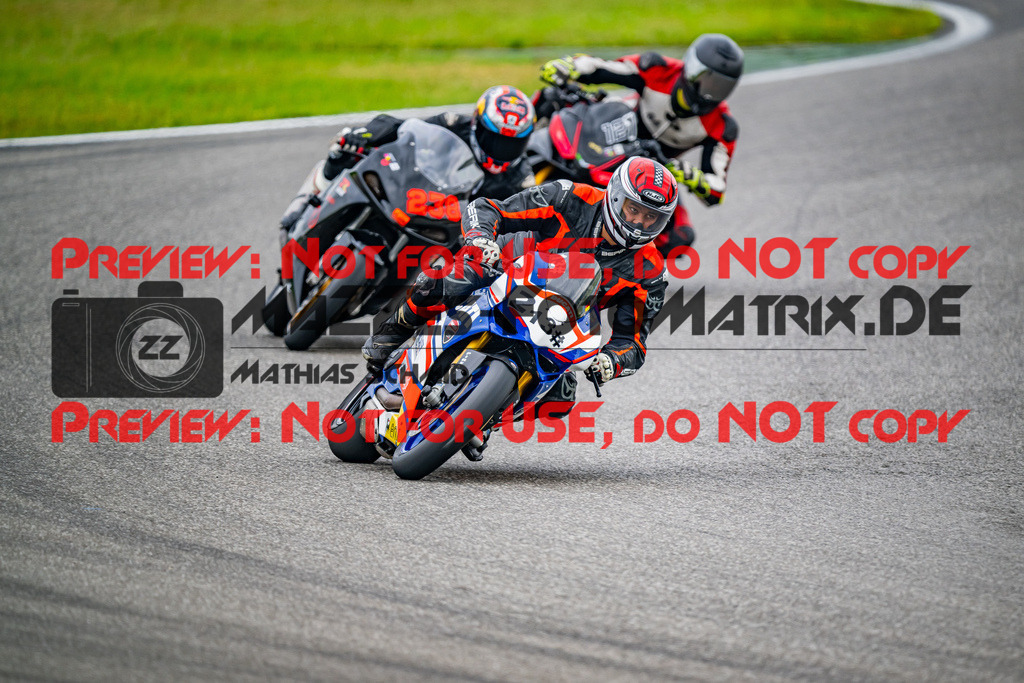 MaZZes_FotoMatrix_240701_6007705_6088 | WEISS