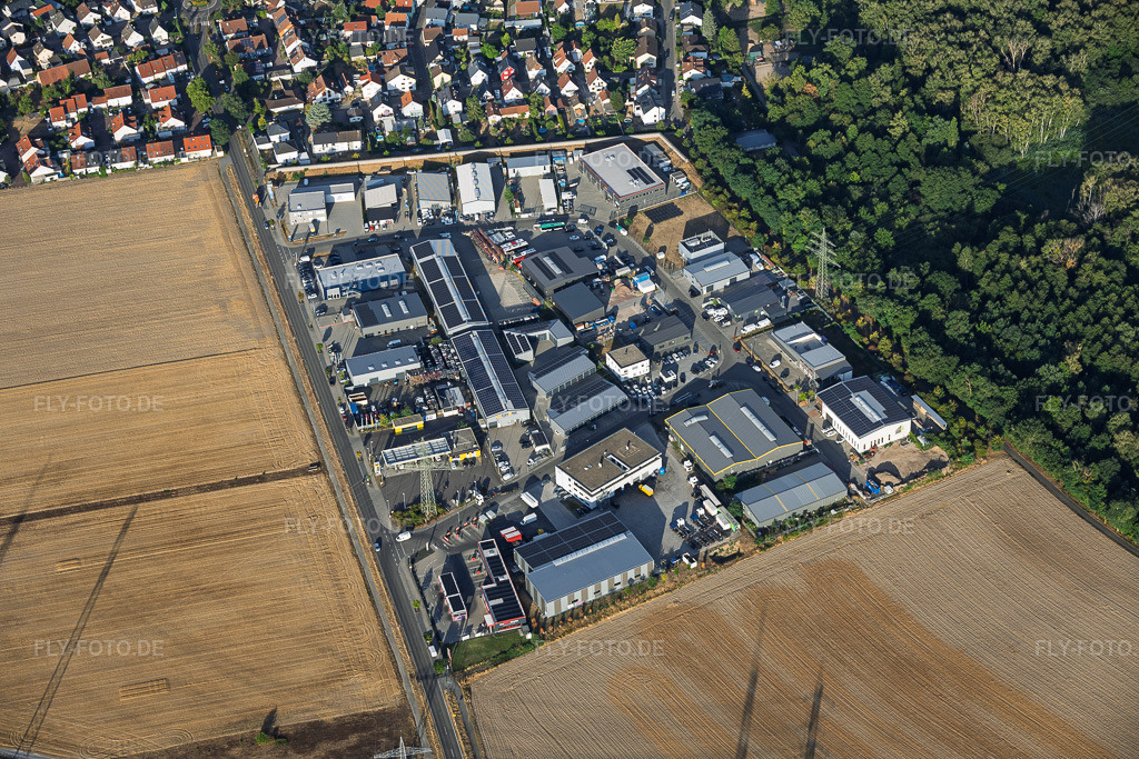 Luftbild: Gewerbegebiet Römeräcker mit W+W Holzelementbau Nordbaden GmbH und GartenWERK - Tobias Erb e.K. im Ortsteil Hochstetten in Linkenheim-Hochstetten im Bundesland Baden-Württemberg in Deutschland. – Foto: IMG_158311.jpg vom 06.08.2026 durch Werner Riehm/FLY-FOTO.de – Auflösung des Originals: 6000 x 4000 px – - W+W Holzelementbau Nordbaden GmbH – GartenWERK T. Erb e.K.