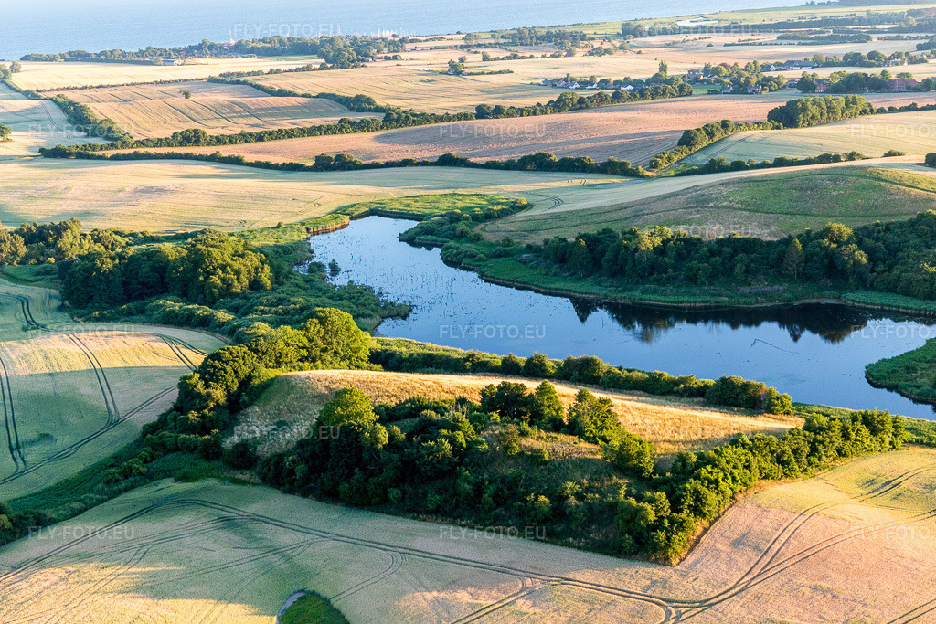 Vue aérienne: Vue de la ville à Borre dans le département Sjaelland, Danemark. Photo: IMG_108727.jpg prise le 04/07/2018 par Werner Riehm/FLY-FOTO.euRésolution de l'original: 5472 x 3648 px