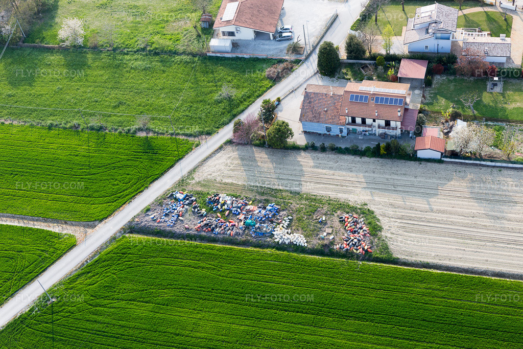 Aerial view: View of the town in Case Lontani in the state Emilia Romagna, Italy.Photo: IMG_098430.jpg taken on 04/05/2017 by Werner Riehm/FLY-FOTO.comResolution of the original: 5472 x 3648 px