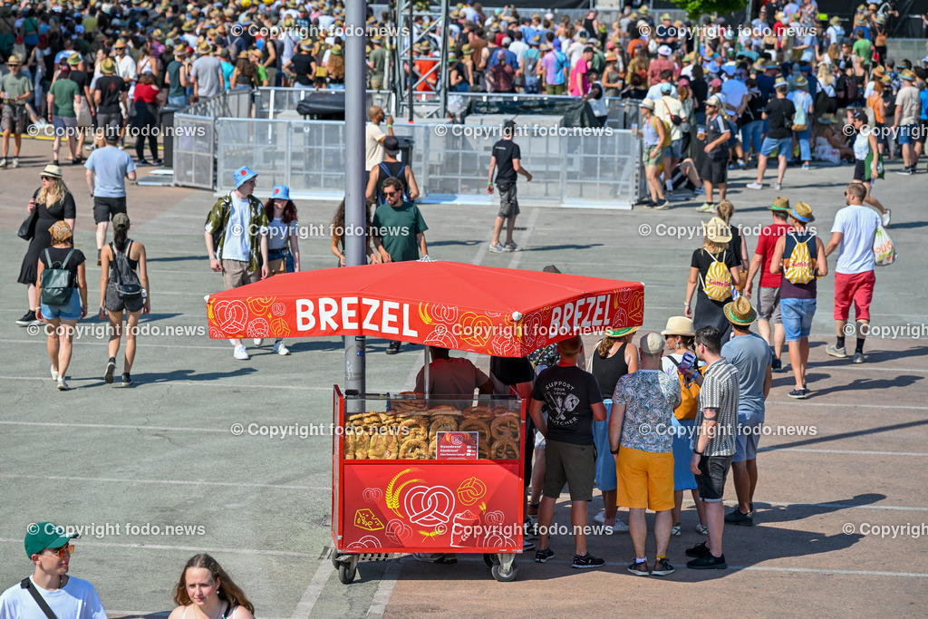 Lido Sounds Festival Linz 2024_ 28.06.2024-35 | 28.06.2024, Linz, AUT, Lido Sounds Festival Linz 2024, im Bild Besucher, Menschen, Musik, Festival