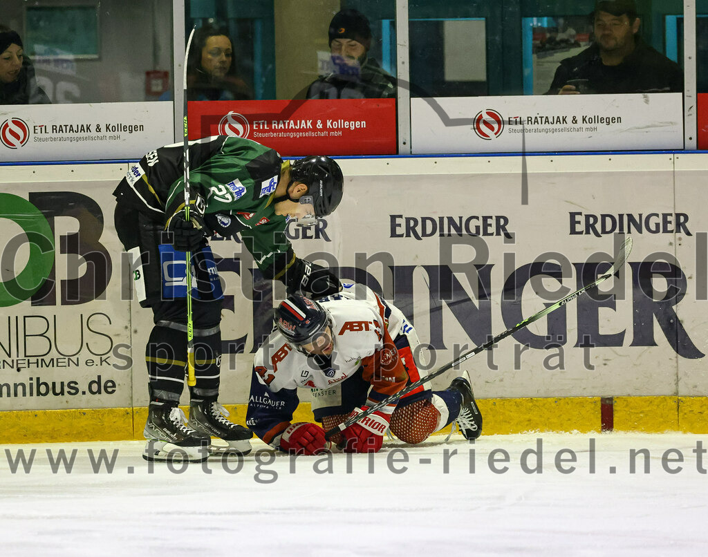 2023-03-03_074_TSV_Erding_gegen_ESC_Kempten | Erding, Deutschland, 03.03.2023:
Eishockey, Bayernliga Playoffs 2022 / 2023, Viertelfinale, TSV Erding gegen ESC Kempten, Endergebnis: 9:3

Mark Waldhausen (Erding Gladiators, #27)

Foto: Christian Riedel / fotografie-riedel.net
