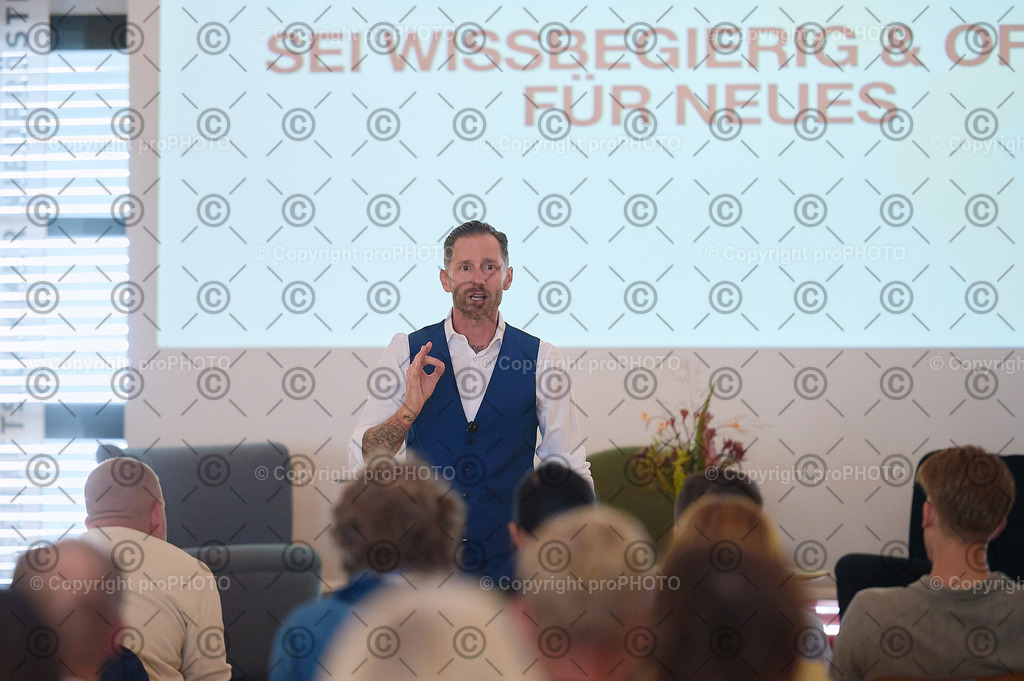 077_202509_EmployerBranding_NZ6_9836 | proPHOTO - Realisiert mit Pictrs.com