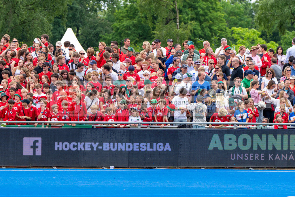 Final4_20250601-1300-HK108432 | Krefeld, Deutschland, 01.06.2025:  Feldhockey Final4 2025 – „Deutsche Feldhockey-Meisterschaften 2025“ Crefelder HTC - Rot-Weiss Köln (Finale Herren) im Gerd-Wellen-Hockeyanlage am 01.06.2025 in Krefeld, Deutschland. (Foto von Kramhöller/Fehrmann/Kaste)Krefeld, Germany, 01.06.2025: Feldhockey Final4 2025 – „Deutsche Feldhockey-Meisterschaften 2025“ Harvestehuder HTC - Düsseldorfer HC (Finale Damen) in Gerd-Wellen-Hockeyanlage at 01.06.2025 in Krefeld, Deutschland. (Foto from Kramhöller/Fehrmann/Kaste)