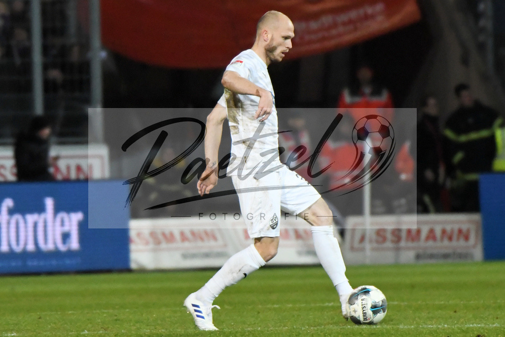 20200129_OSNSVS_0031JPG | Fußball, Herren: Gerrit Nauber (SV Sandhausen) in Aktion, am Ball, Einzelaktion beim Spiel der 2. Bundesliga zwischen VfL Osnabrück vs. SV Sandhausen am 29.01.2020 im Stadion an der Bremer Brücke in Osnabrück, Deutschland.(Foto von Nico Paetzel) - Realisiert mit Pictrs.com