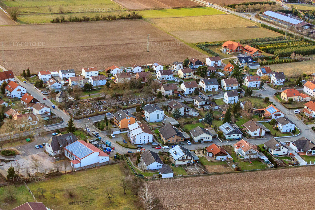 Luftbild: Friedhof, ob. Weide im Ortsteil Mörlheim in Landau im Bundesland Rheinland-Pfalz in Deutschland. Foto: IMG_24841.jpg vom 05.03.2010 durch Werner Riehm/FLY-FOTO.de