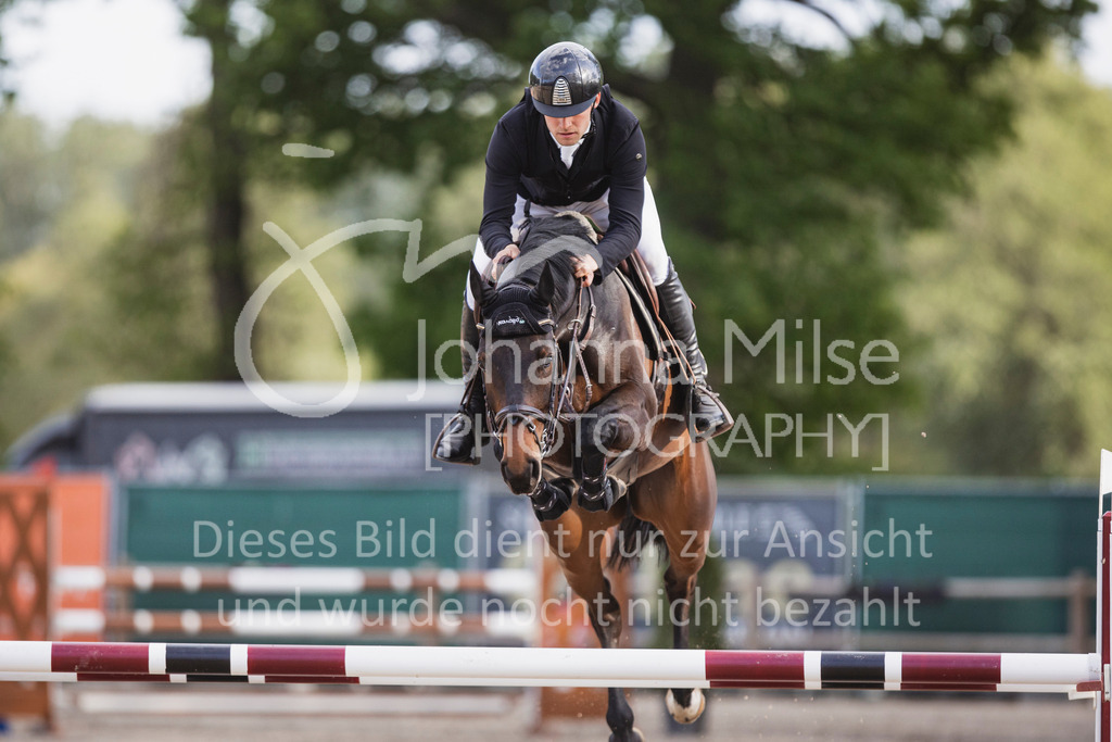 250506_Mühlen_SprPf-M-526 | Deine schönsten Turniermomente als professionelle Fotos! Entdecke hochwertige Pferdesport-Fotografie im Online-Shop. Jetzt Fotos finden & bestellen!