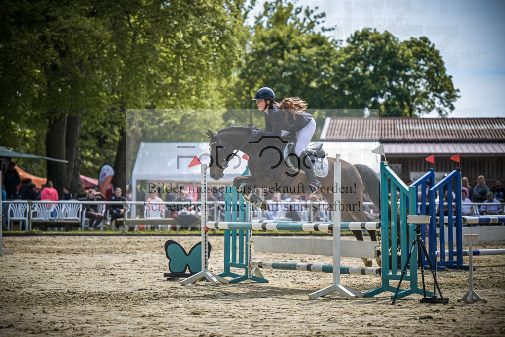 DOS_0059 | Entdecke hochwertige Reitturnierfotos von Foto Oger. Professionell, emotional und authentisch – jetzt Lieblingsmomente im Shop bestellen.Deutschlandweite Turnierfotografie. - Realisiert mit Pictrs.com