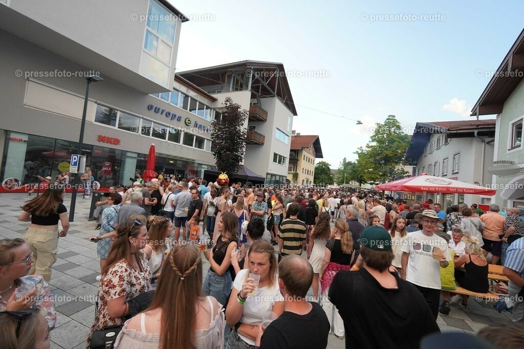 news-2023-Juli15-Marktfest_Reutte2-DSC01657 | Info aus dem Bezirk Reutte/Ausserfern Tirol sowie eine umfangreiche Bilddatenbank über die gesamte Region: Lechtal, Talkessel Reutte, Tannheimertal, Zwischentoren. Lech, Plansee, Zugspitze, Grenztunnel, B179, Fernpassstraße, Verkehr, Lawinen, Tradition, - Realisiert mit Pictrs.com
