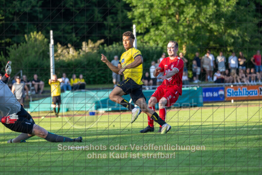 20250620_195341_0400 | #,TV Eybach (rot) vs. TSV Ottenbach (gelb), Fussball, Relegationsfinale in Kreisliga A3 - Bezirk Neckar/Fils, Saison 2024/2025, Eichenbachstadion, Haldenstraße, 73054 Eislingen, 20.06.2025 - 18:30 Uhr,Foto: PhotoPeet-Sportfotografie/Peter Harich