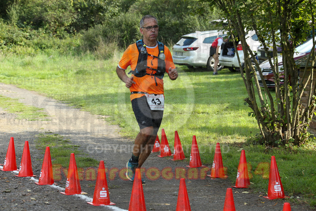 230826_1640_EX1_1617 | Sportfotografie im Rhein-Sieg Kreis, Köln, Bonn, NRW, Rheinland Pfalz, Hessen, etc. Unser Tätigkeitsfeld umfasst den Laufsport vom Volkslauf über den Marathon, Duathlon, Triathon bis zum Ultralauf wie Kölnpfad Ultra oder Schindertrail.