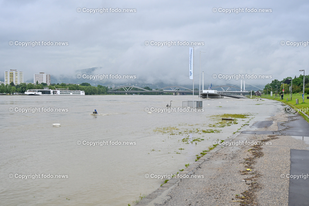 Linz_ Urfahr_ Donau_ Hochwasser_ 04.06.2024-3 | 04.06.2024, Linz, AUT, Urfahr, Hochwasser, im Bild Donau, Donaulaende Linz, Lentos, Schiffsanlegestelle