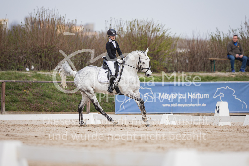 230410_Frühlingsfest_A-Dressur-428 | Deine schönsten Turniermomente als professionelle Fotos! Entdecke hochwertige Pferdesport-Fotografie im Online-Shop. Jetzt Fotos finden & bestellen!