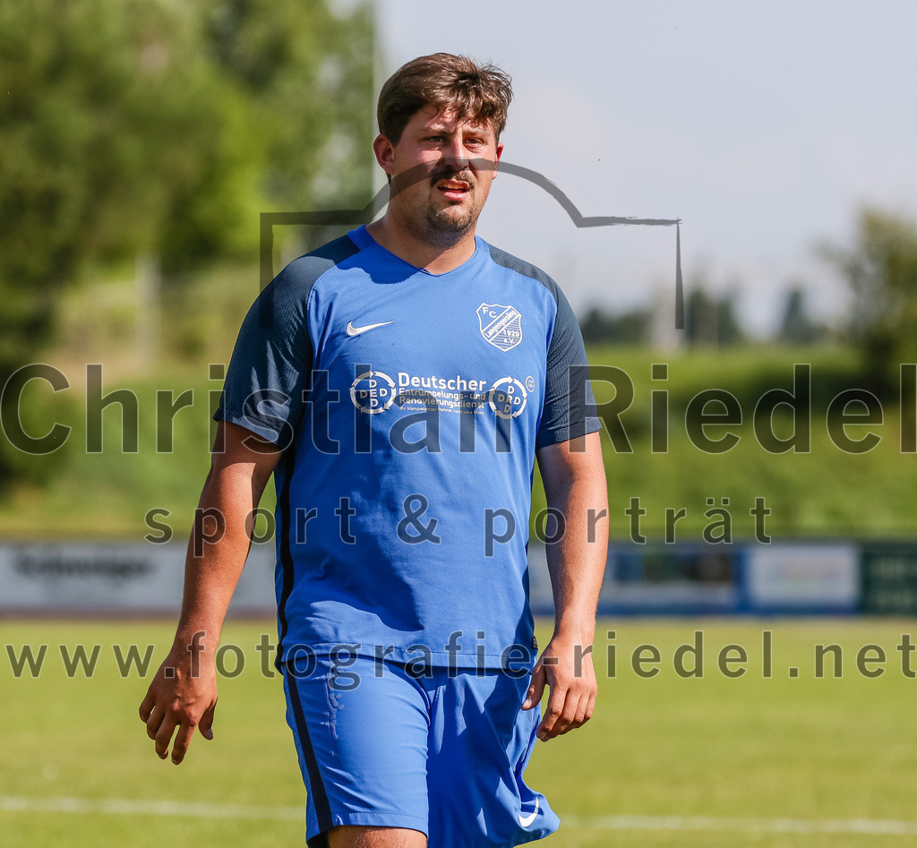 2023-07-08_145_FC_Langengeisling_gegen_TSV_Buchbach | Erding, Deutschland, 08.07.2023:
Fußball, Bezirksliga Oberbayern Ost 2023 / 2024, Testspiel, FC Langengeisling gegen TSV Buchbach, Endergebnis: 0:6

Florian Rupprecht (FC Langengeisling, #11)

Foto: Christian Riedel / fotografie-riedel.net