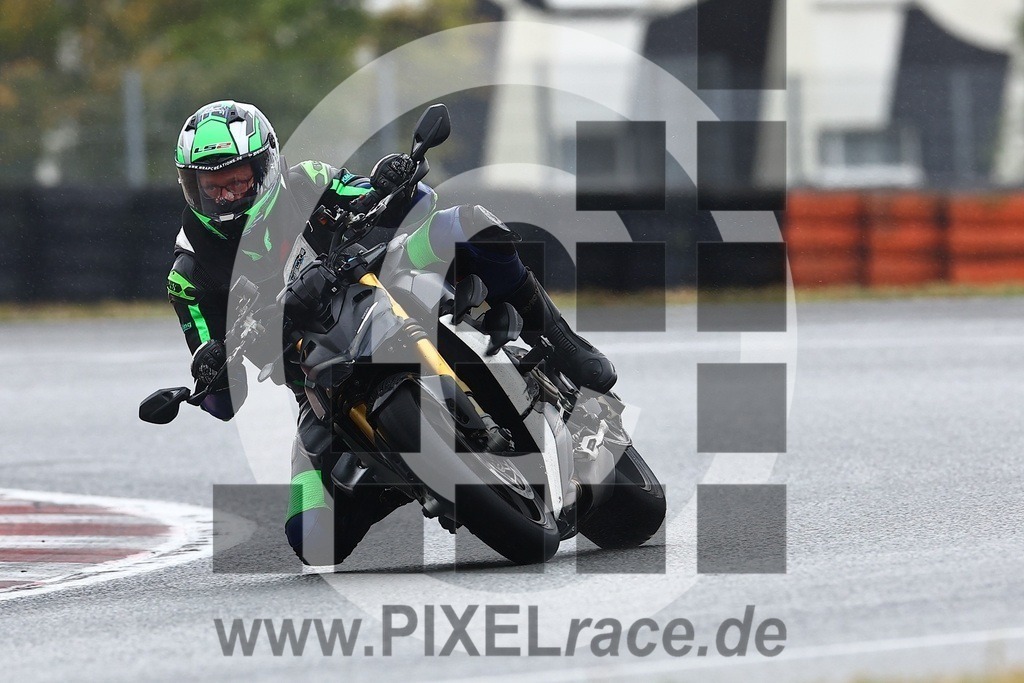 inst-20240909_00287 | Schöne Erinnerungen an spannende Momente - das festzuhalten ist unser Job. PIXELrace.de ist seit 2003 auf den Rennstrecken Europas unterwegs um die Action draußen beim Fahren und die wunderbare Stimmung imm Fahrerlager für euch einzufangen.