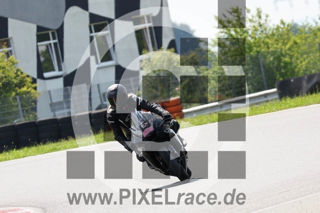 0525-20240608_12202 | Schöne Erinnerungen an spannende Momente - das festzuhalten ist unser Job. PIXELrace.de ist seit 2003 auf den Rennstrecken Europas unterwegs um die Action draußen beim Fahren und die wunderbare Stimmung imm Fahrerlager für euch einzufangen.