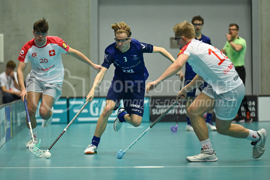 Switzerland U19 vs Finland U19 - 3. February 2024 | Switzerland U19 vs Finland U19
U19 Men International Matches in Switzerland
GoEasy Arena, Siggenthal Station
Finland forward #3 Artturi Hyvärinen between Switzerland forward #20 Rovin Thalmann and Switzerland forward #18 Nils Boman.
Credit: Markus Aeschimann | <a href="https://www.markus-aeschimann.ch">Sportfotografie Markus Aeschimann</a> | <a href="https://www.instagram.com/sportfotografie.aeschimann">@sportfotografie.aeschimann</a> - Realisiert mit Pictrs.com