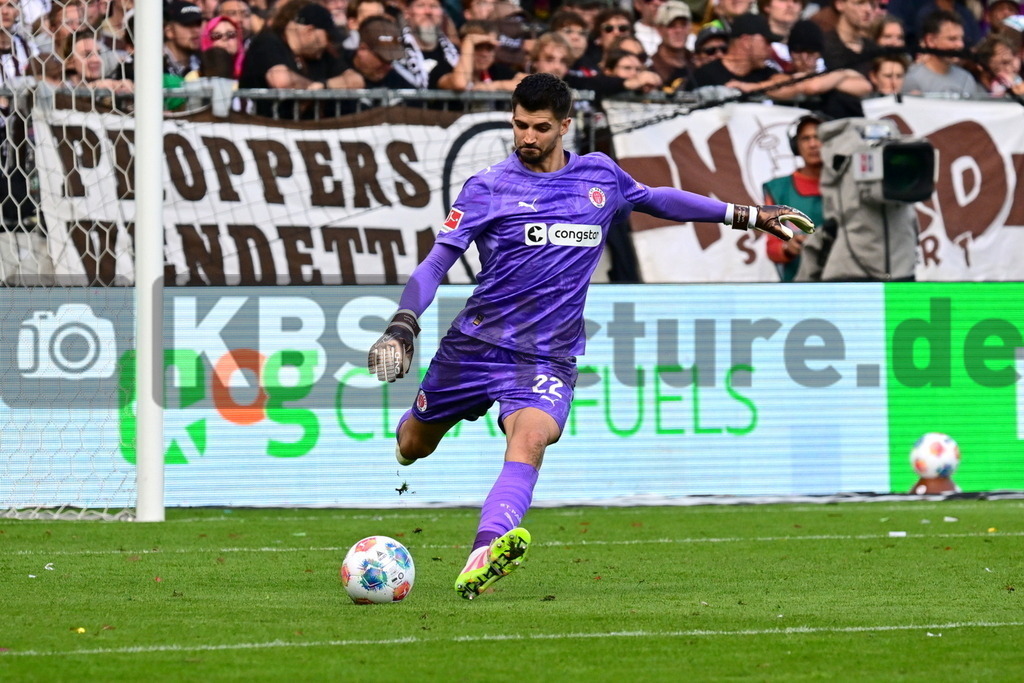 KBS Picture_FCStPauli-FCAugsburg_038 | Vasilj Nikola (St.Pauli) ,Sportplatz :  Millerntor Stadion, - Realisiert mit Pictrs.com